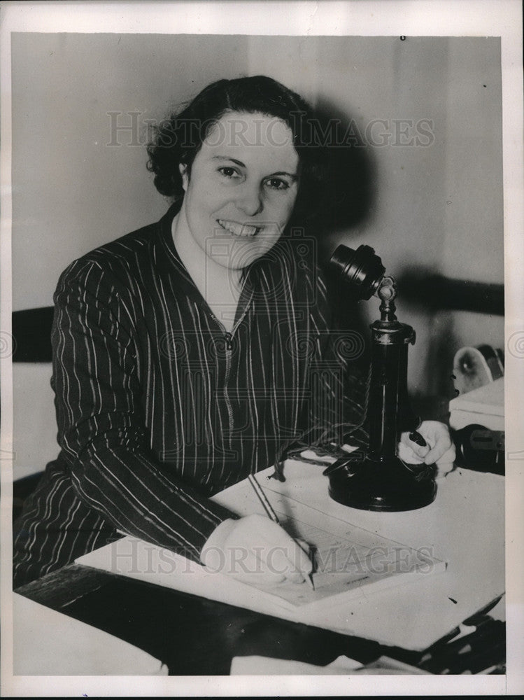 1939 Press Photo Dorothy Mann in charge of Photogram Message at Admirality - Historic Images