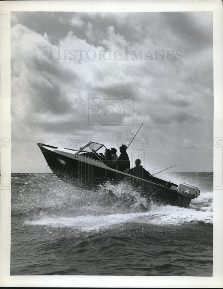 Press Photo 18 foot Lonestar powered by twin Johnson 33 horsepower engines - Historic Images