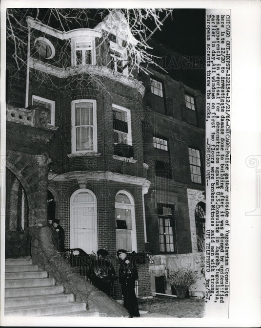 1966 Press Photo Police gather outside Yugoslavian Consulate in Chicago-Historic Images