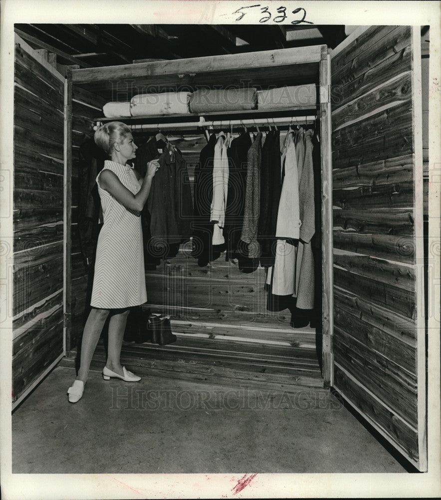 1968 Dresser Room  - Historic Images