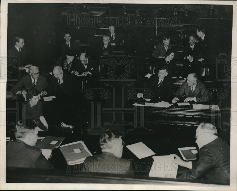 1940 Members of Indiana&#39;s Electoral College cast their votes - Historic Images