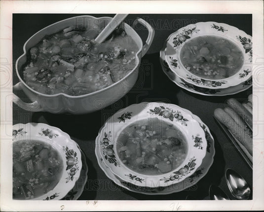 1952 Big dishes broiled with Lamb makes a savory dish for lunch - Historic Images