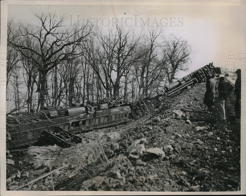 1936 Press Photo Rock Island Passenger Train derailed near Excelsior Spring Mo - Historic Images