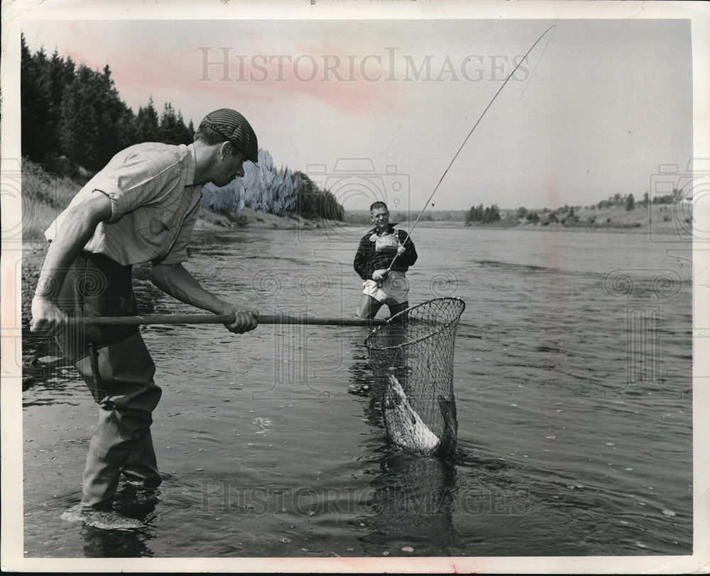 1967 Press Photo Two men fish for salmon in Miramichi River in New Brunswick - Historic Images