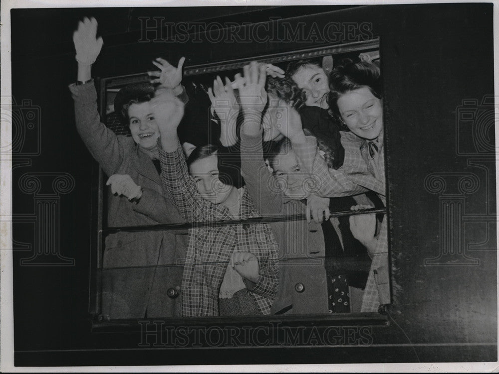 1939 Parisians Girls and Boys leaving for Vacation  - Historic Images