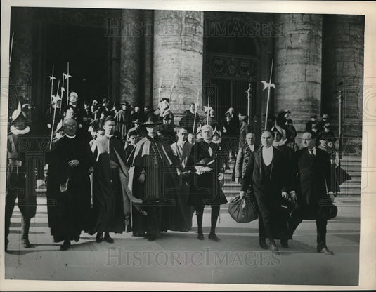 1939 Press Photo Eugenio Pacelli leaving Vatican after visiting St.Peter Tomb - Historic Images