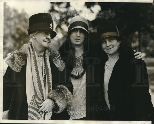 1926 Stella Howe Helen Davis Vivian Frederick  - Historic Images