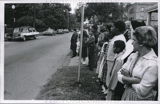 1966 Press Photo Hearse Carrying Bishop Hoban Arrives In Front of St. Mary's - Historic Images