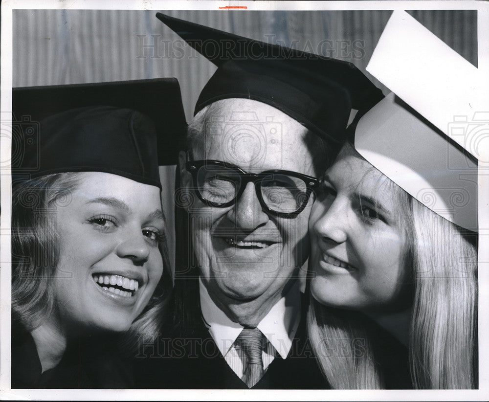 1969 Press Photo Edward Babcox earns college degree at 83 - Historic Images