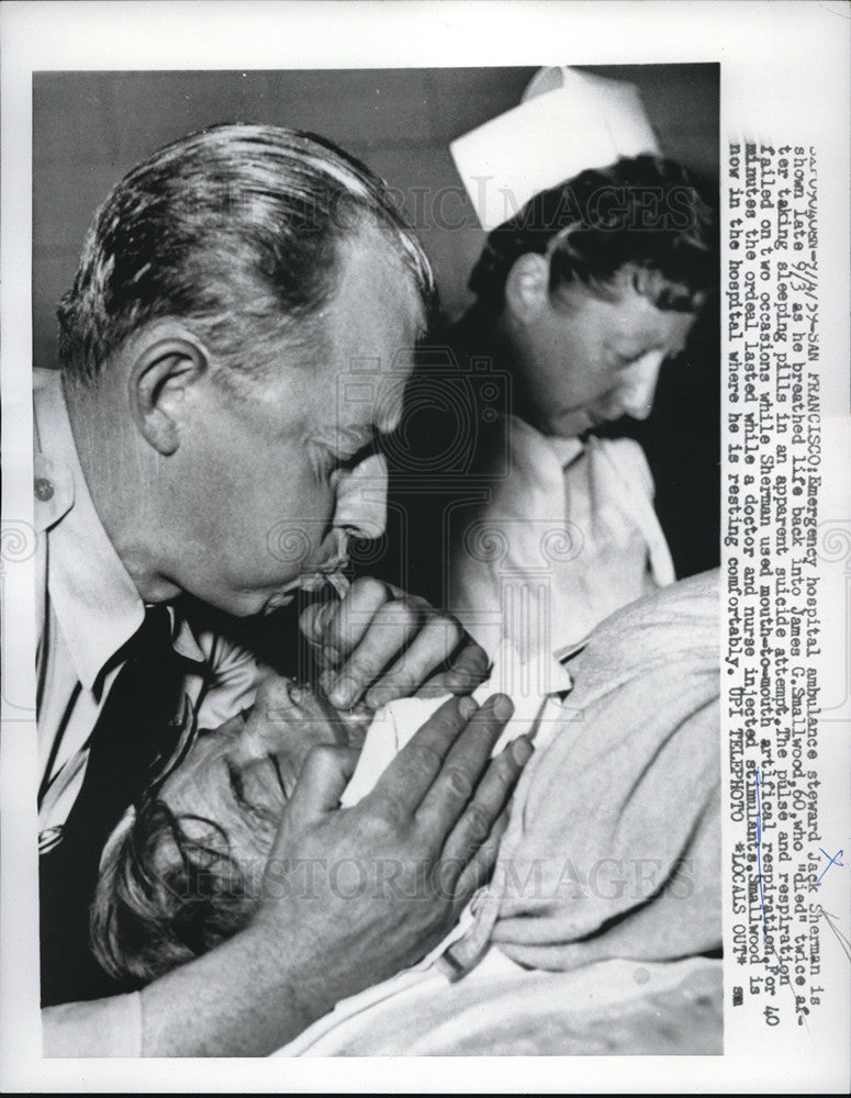 1959 Press Photo Ambulance Steward Jack Sherman Resuscitating James Smallwood - Historic Images