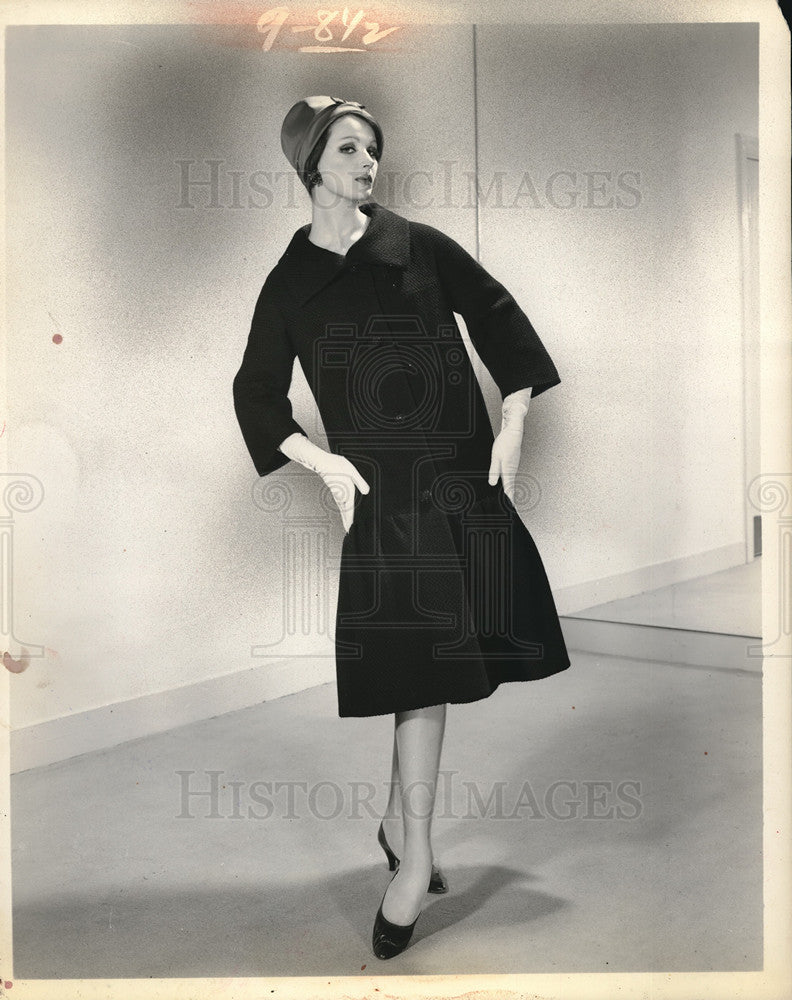 1958 Press Photo Fashion Model Modelling Black Dress &amp; Hat - Historic Images