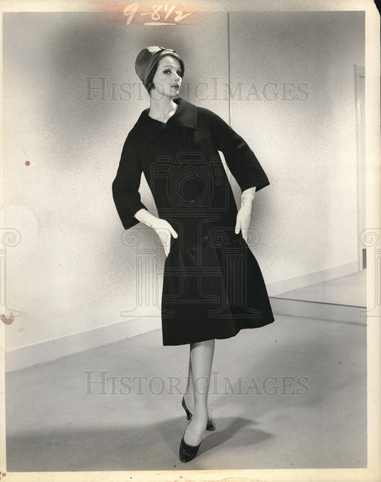 1958 Press Photo Fashion Model Modelling Black Dress & Hat - Historic Images
