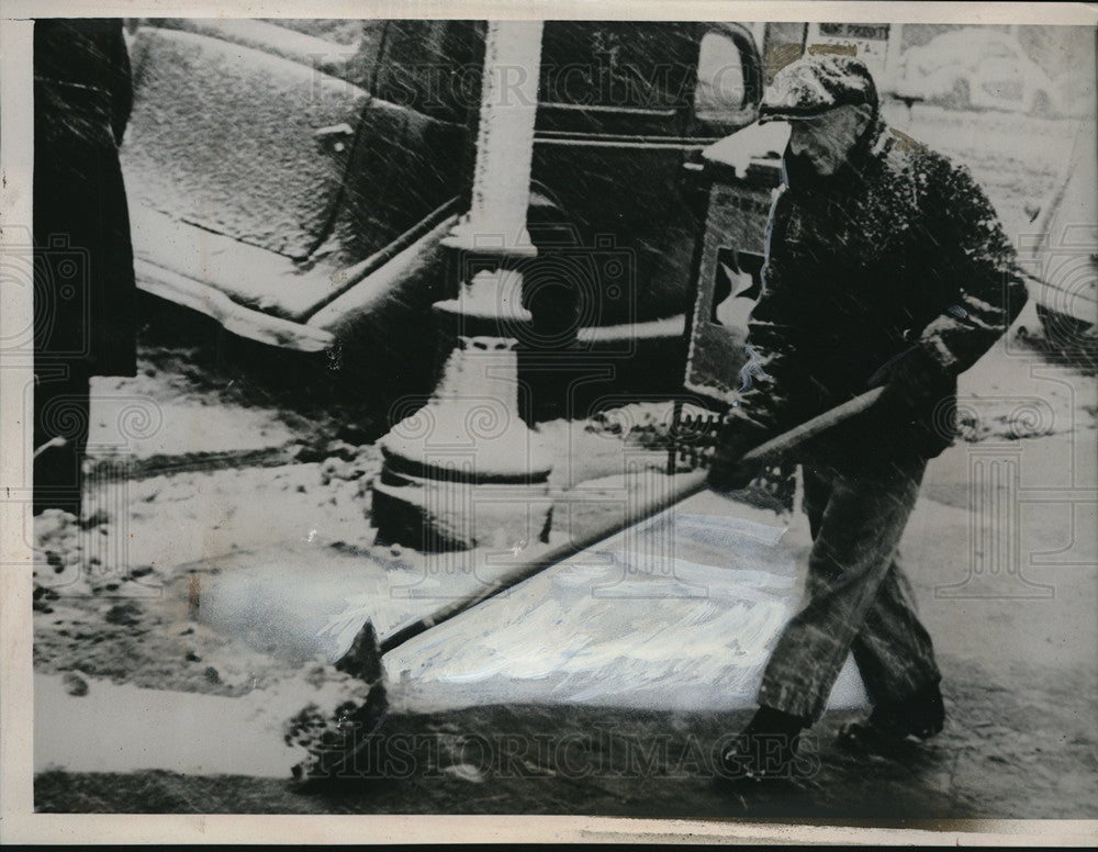 1939 Edmonton Canada Man Shovels snow - Historic Images