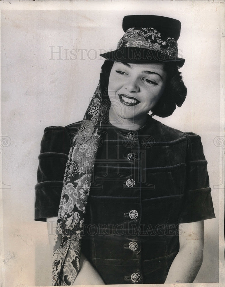 1939 model wearing a detachable wimple on a felt hat - Historic Images