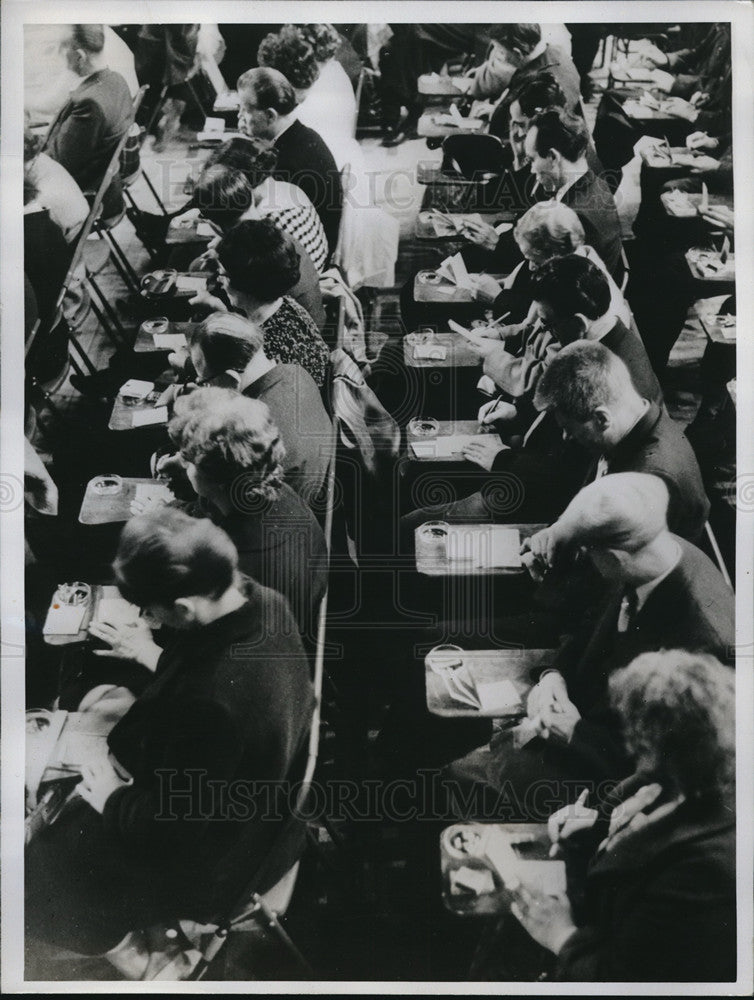 1961 Press Photo People at Bingo game in England - neb70592- Historic Images