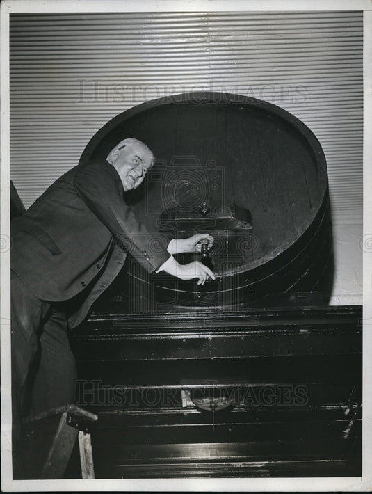 1933 famed Dewey's Restaurant in NY to resume liquor sales - Historic Images