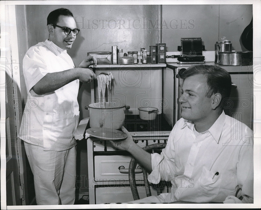 1952 Press Photo Chicago, Ill. L Adler, H Fischer,Med students apartment - Historic Images