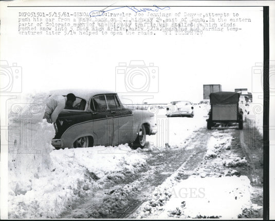 1961 Press Photo Genoa,Colo. Joe Jennings & his car stuck in snow drift-Historic Images