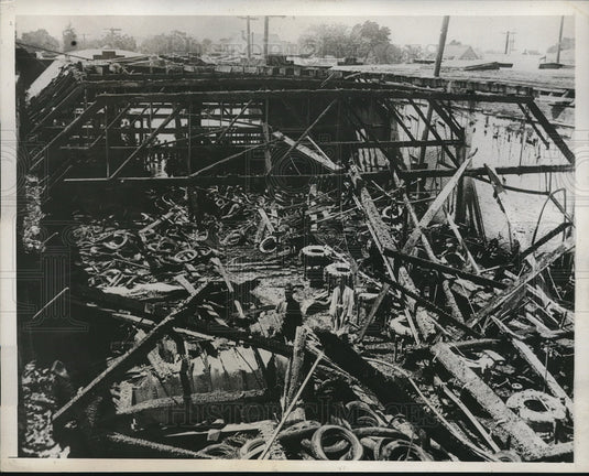 1933 Press Photo Remains From Fire at Plant of Southern Pacific Tire & Rubber Co - Historic Images