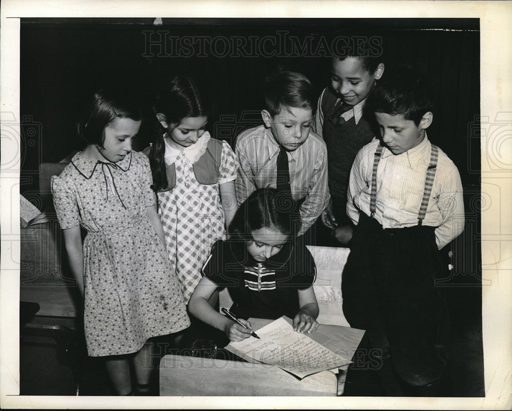 1941 Canada schools Fayga Drash, Olga Alexsiewiez, John Bunhgam, - Historic Images