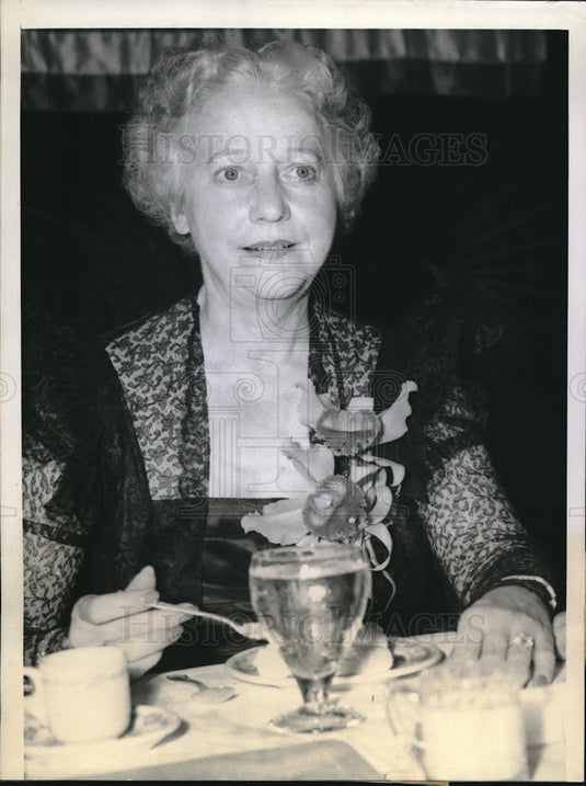 1943 Mrs Edward V Rickenbacker Financial Ad Convention - Historic Images