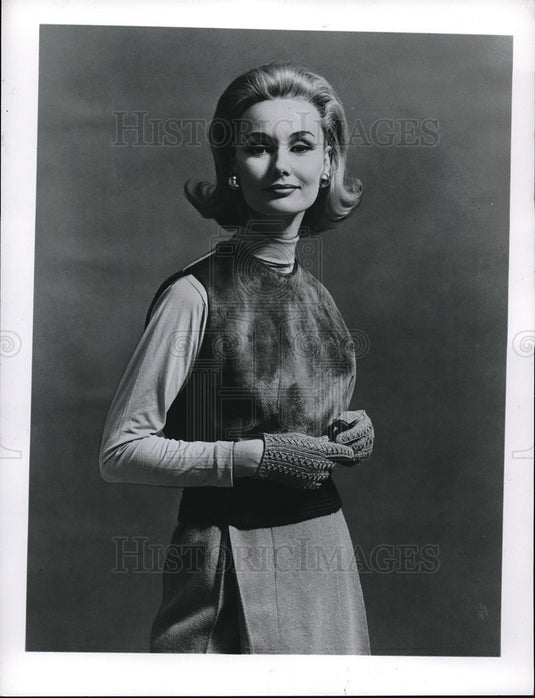 1963 Press Photo Woman Models Fur Sleeveless Sweater Vintage Fashion - neb70885 - Historic Images