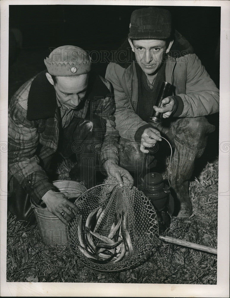 1952 Press Photo Ed Beer Geneva John Riley Fisherman Arcola Creek - Historic Images