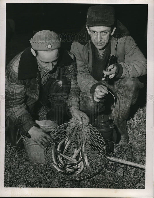 1952 Press Photo Ed Beer Geneva John Riley Fisherman Arcola Creek - Historic Images