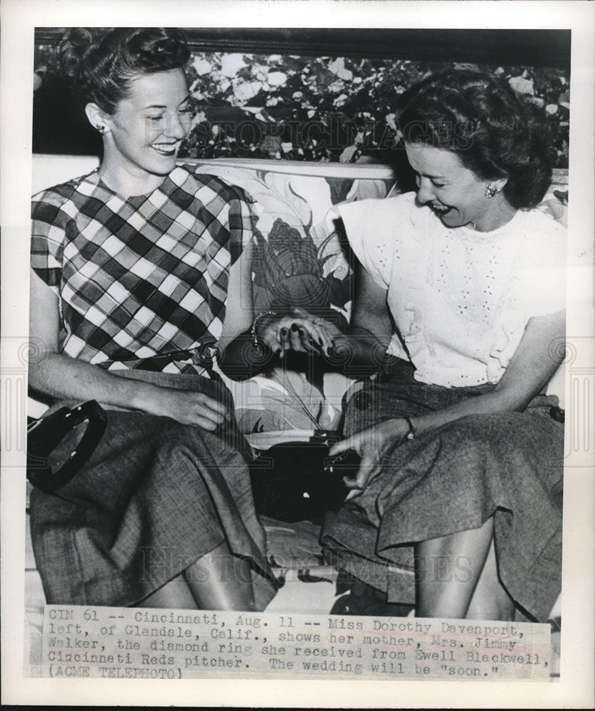 1948 Dorothy Davenport shows ring from Ewell Blackwell, Reds pitcher - Historic Images