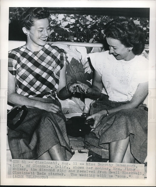 1948 Dorothy Davenport shows ring from Ewell Blackwell, Reds pitcher - Historic Images