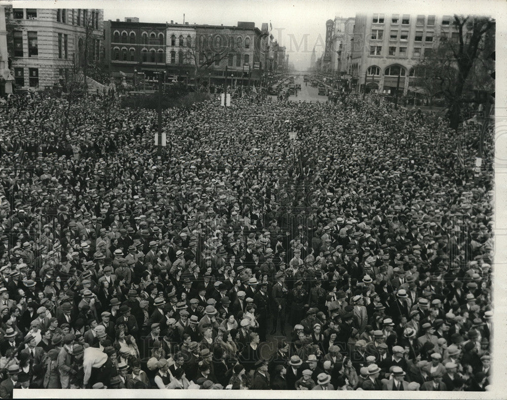 1932 Thousands Turn Out in Joliet to Greet President Hoover - Historic Images