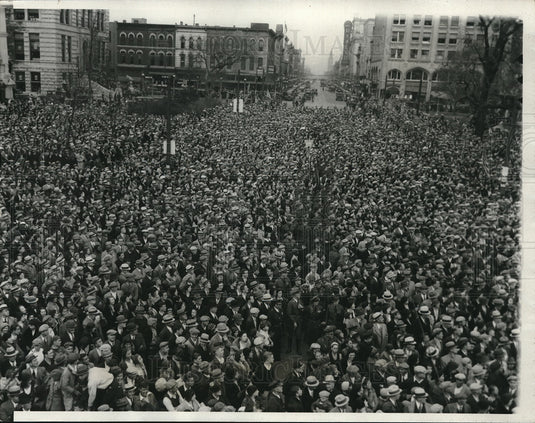 1932 Thousands Turn Out in Joliet to Greet President Hoover - Historic Images