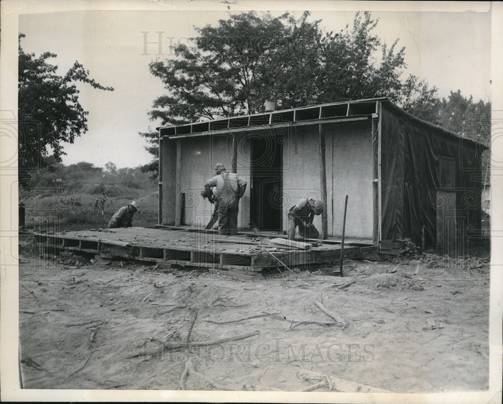 1948 Press Photo Georgetown IL Workmen remove house make room for new highway - Historic Images