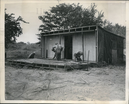 1948 Press Photo Georgetown IL Workmen remove house make room for new highway - Historic Images