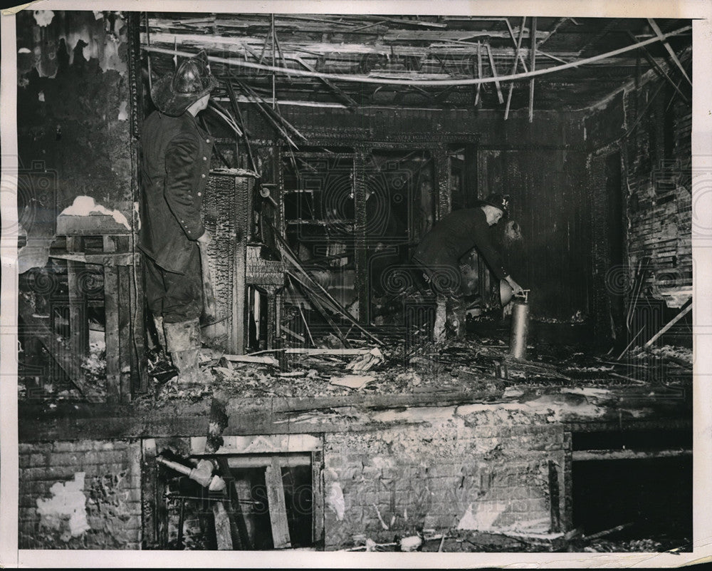 1936 Press Photo Firemen at burnt Maple Inn in Brooklyn, NY - Historic Images