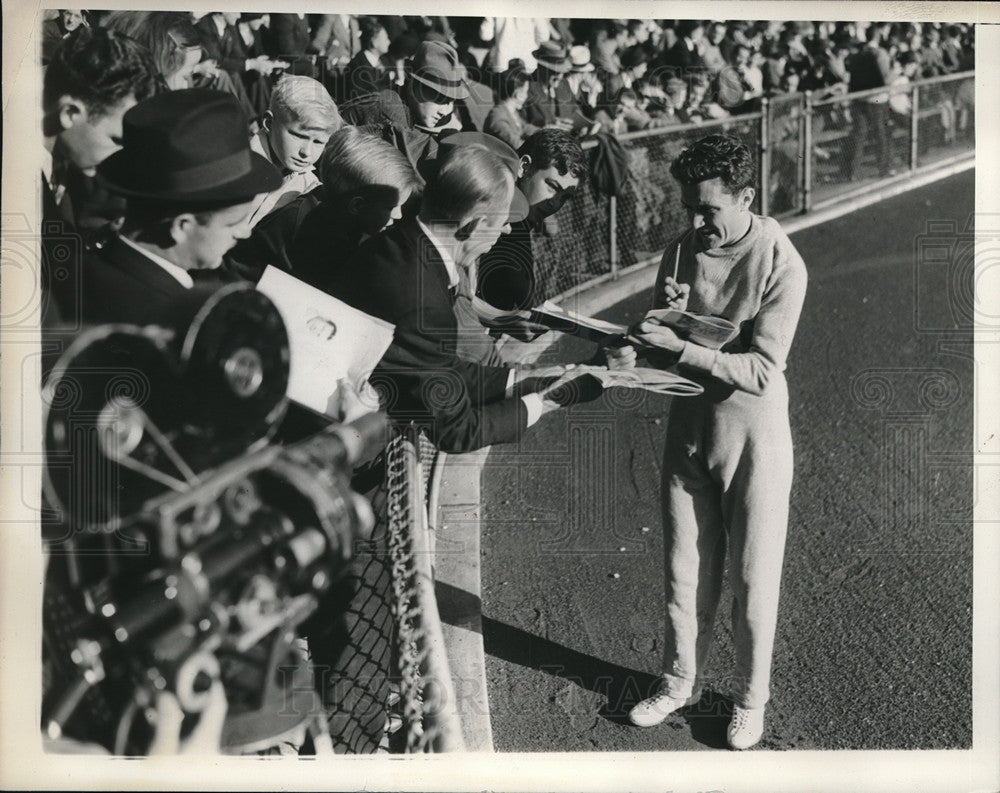 1936 Press Photo Archie San Romani Autographs Programs After Winning Race - Historic Images