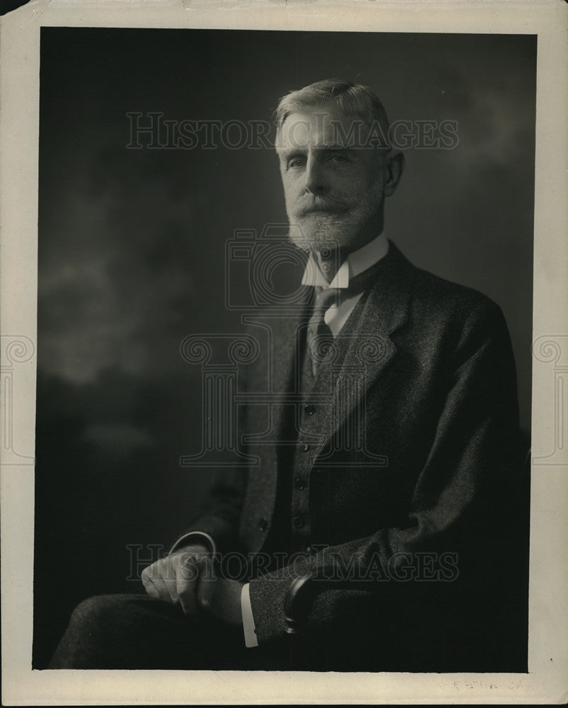 1929 Dr. Karl Langenbeck posing for photo - Historic Images