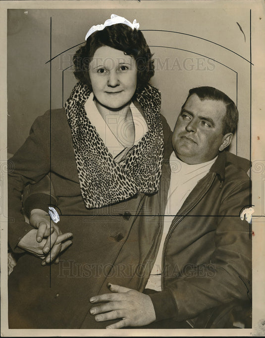 1933 Press Photo Mr. and Mrs. W.J. Bighouse in Akron after their Marriage-Historic Images