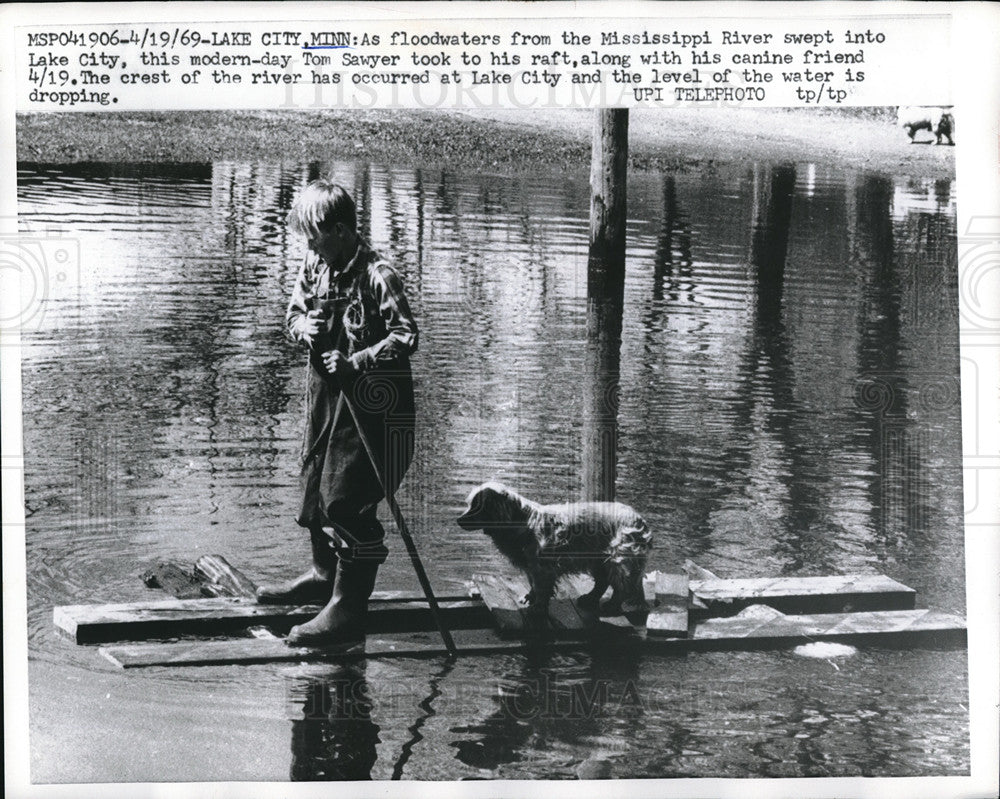 1969 Press Photo View of floodwaters in Lake City Minnesota - neb71809-Historic Images