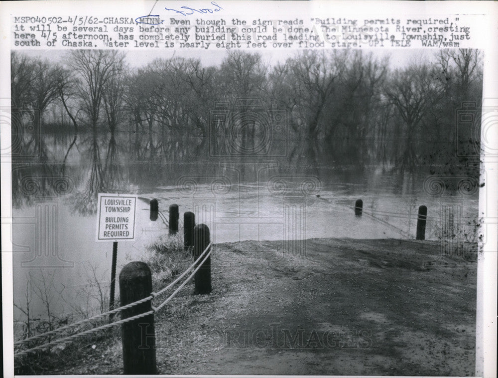 1962 Press Photo Minnesota River cresting &amp; buried road 8 ft over flood stage-Historic Images