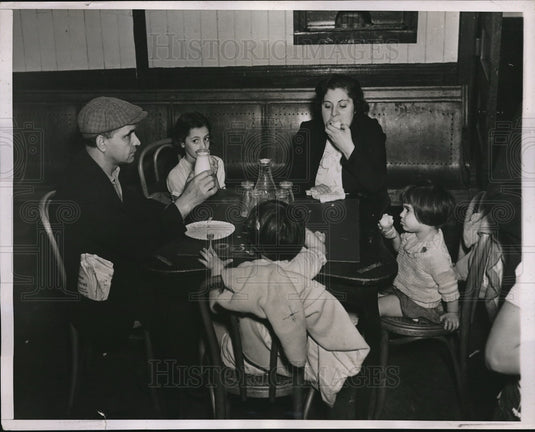 1938 Press Photo Nick Rogetti & Family Displaced After Flood in Hartford Conn - Historic Images