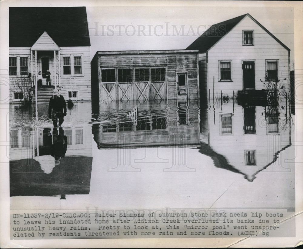 1951 Press Photo Chicago Walter Simmons wades in flood waters Addison Creek-Historic Images