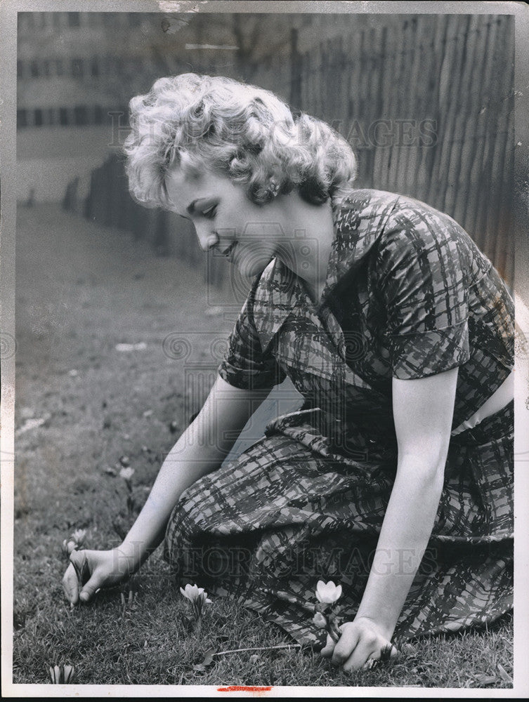 1961 Press Photo Miss Sandra Fryfogla In Srbring Ohio For Flower Show - Historic Images