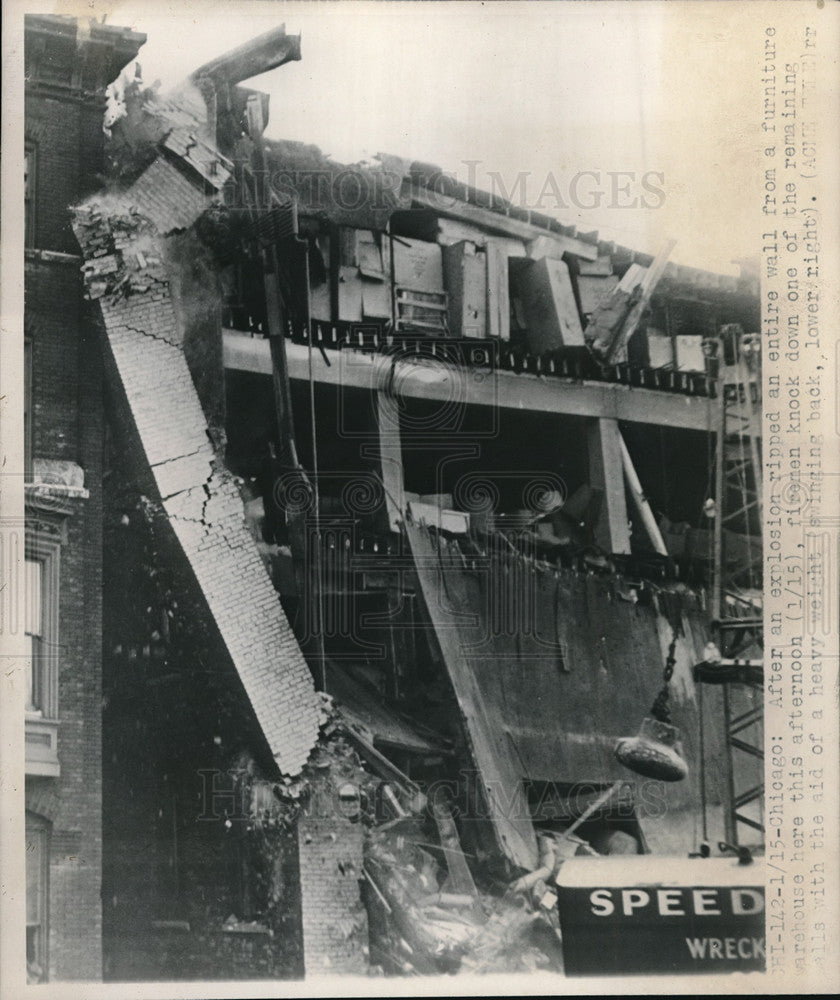 1948 Press Photo Explosion Rips Through Wall of Furniture Warehouse Chicago - Historic Images