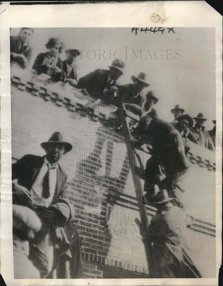 1929 Press Photo Climbing to Roof Refugees of Elba Alabama Flood - neb72138 - Historic Images