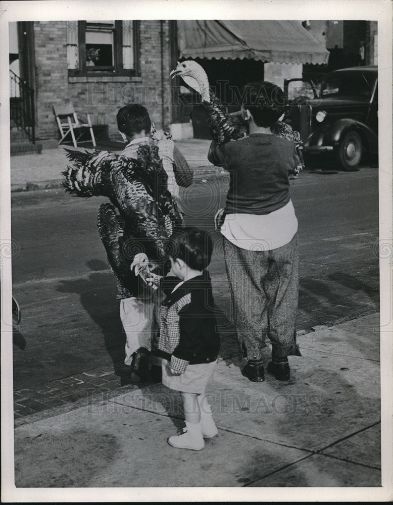 1947 Press Photo Philadelphia Turkey Chase - Historic Images