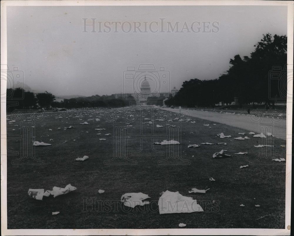 1956 Litter on Grounds Washington DC  - Historic Images