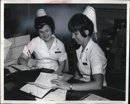 1967 Press Photo Dorothy Kazuna, Karen Reinmann, Nurses - Historic Images