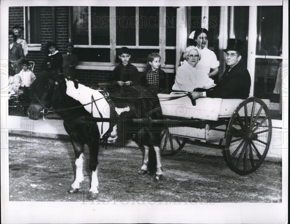 1956 Press Photo Westerly,R.I. Mrs C Mowrey in her pony cart after car accidents-Historic Images