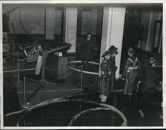 1940 Wash.D.C. firemen at War Dept. & anti tank gun exhibit - Historic Images